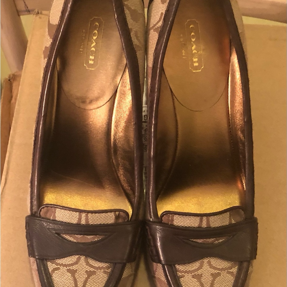 Coach Beige & Brown Signature Logo Heels Sz 10